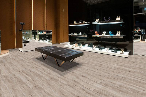  Виниловый ламинат Royce Sense Дуб Кааба SE-705 от магазина  Carpet-Center.ru