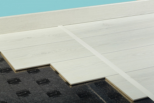 картинка Ламинат Kronopol Platinium Milo D3305 Nike Oak магазин  Carpet-Center.ru являющийся официальным дистрибьютором в России