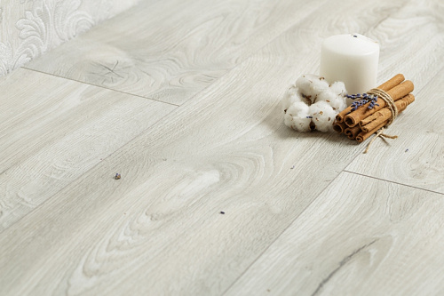  Ламинат Kronopol Aurum Aroma 3946 Lavender Oak от магазина  Carpet-Center.ru