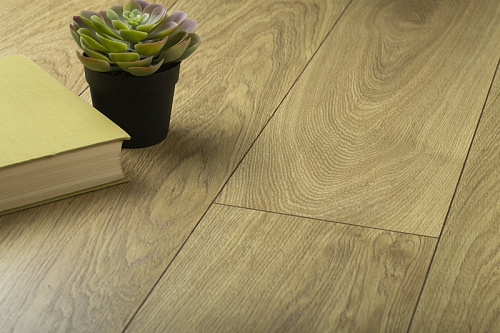 картинка Ламинат влагостойкий Kronopol Aurum Eco Volo Дуб Hawk D4577 магазин  Carpet-Center.ru являющийся официальным дистрибьютором в России