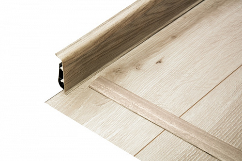 картинка Ламинат Kronopol Platinium Blackpool D4922 Downing Oak магазин  Carpet-Center.ru являющийся официальным дистрибьютором в России