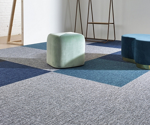 картинка Ковровая плитка BLOQ Binary Balance 530 магазин  Carpet-Center.ru являющийся официальным дистрибьютором в России