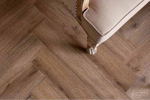 картинка Виниловый ламинат VinilPol Herringbone 7 мм 9933 Паркет Франческо магазин  Carpet-Center.ru являющийся официальным дистрибьютором в России